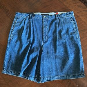 NWT Men’s Tommy Hilfiger denim, front pleated shorts, size 40, 100% Cotton